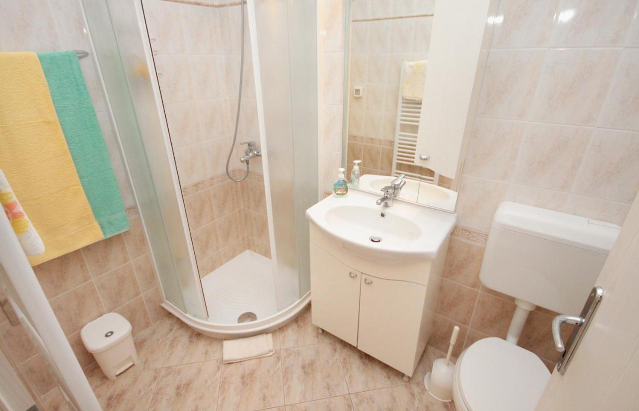 Apartments With A Parking Space Rabac, Labin - 2340 المظهر الخارجي الصورة